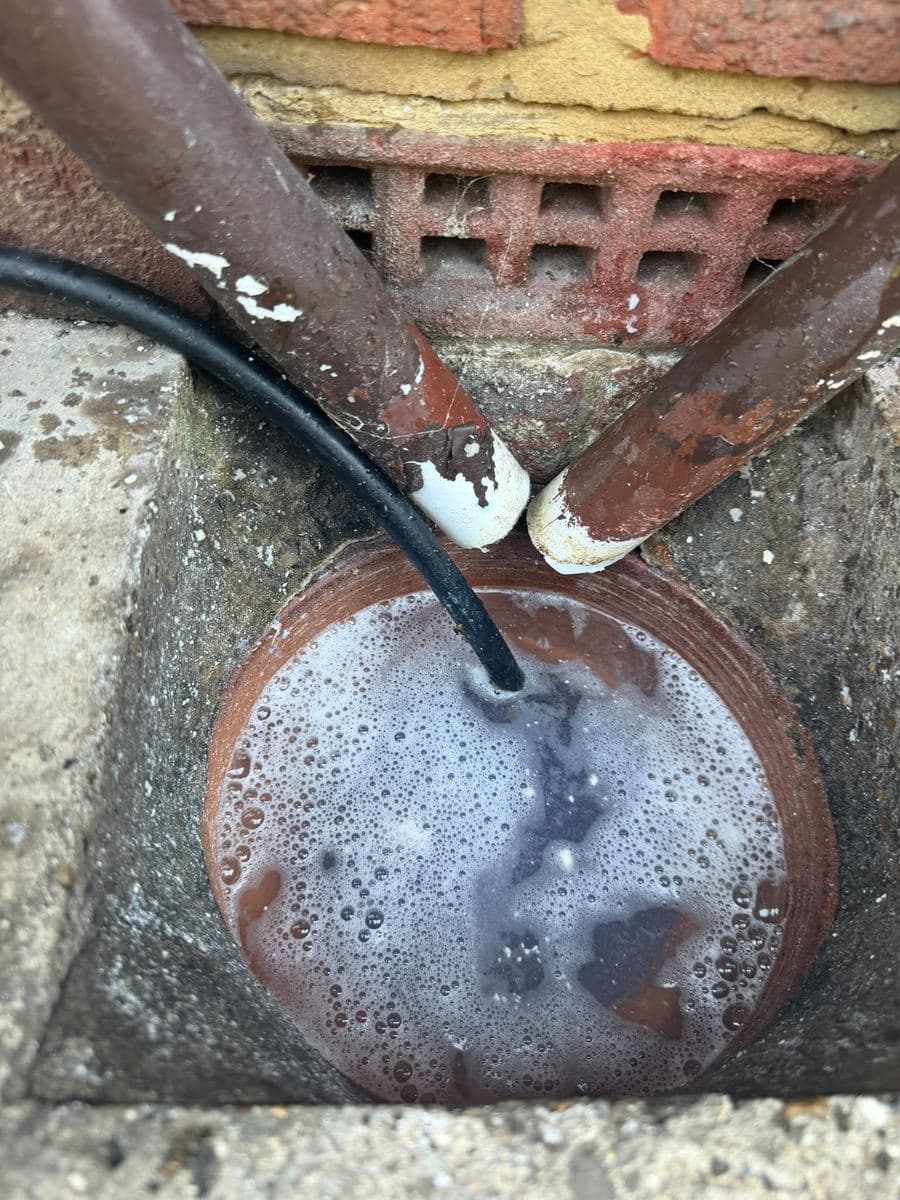 Drain jetting an outside gully